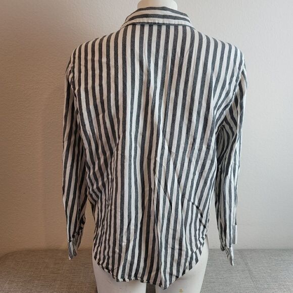 Victoria's Secret Button Down Sleep Top - Picture 6 of 8